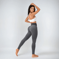 Legging de sport gainant anti-cellulite porté par une femme